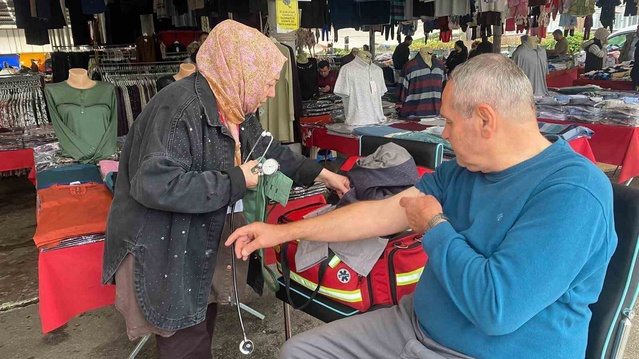 Düzce Çilimli'de kalp sağlığı standında nabız ve tansiyon ölçümü yapıldı