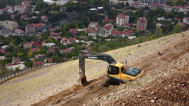Bitlis'te iki mahalleyi çığdan koruyacak 1270 metrelik kar perdesi inşa ediliyor