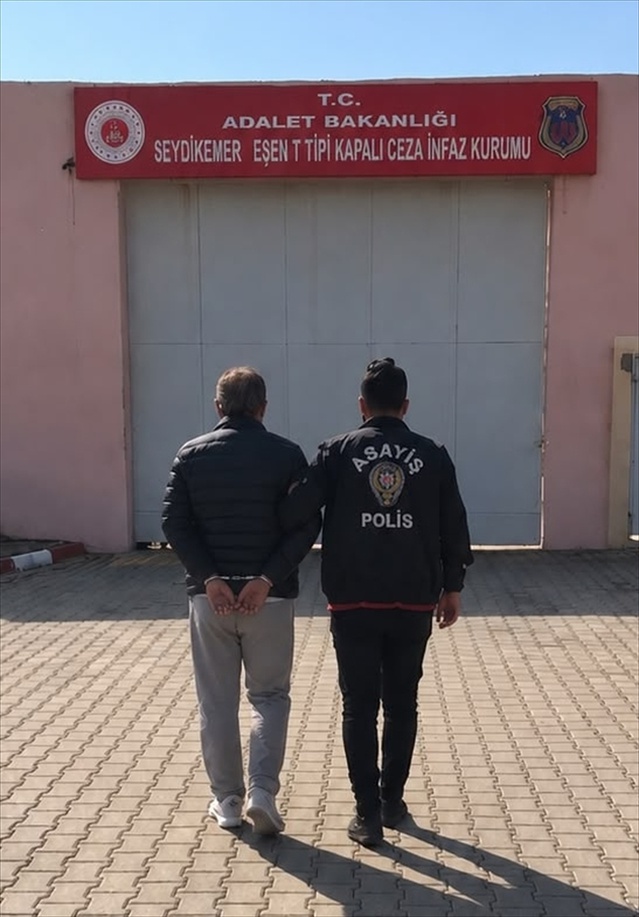20 yıl 7 ay hapis cezası olan firari, Muğla Fethiye'de otogar operasyonunda yakalandı