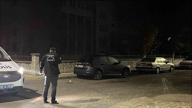 Tüfekle ateş açtı, husumetlisinden kaçarken bıçakla yaralandı