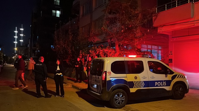 Mersin Yenişehir'de zemin çöktü, bina boşaltıldı, 40 kişi misafirhaneye alındı