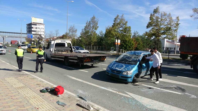 Kastamonu'da kaldırıma çarpıp takla atan otomobildeki 3 kişi yara almadı