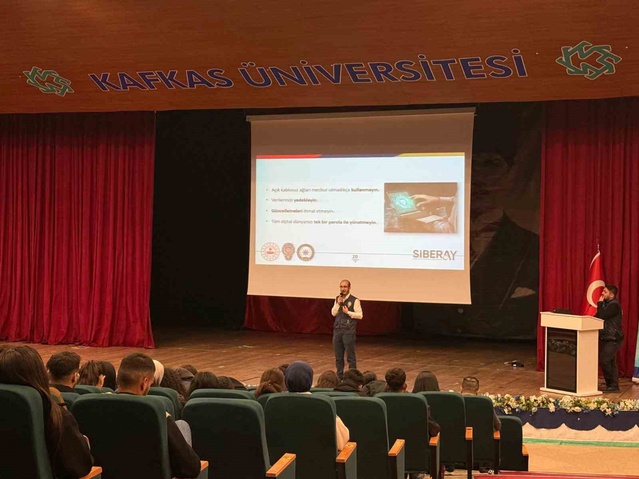 Kars Emniyet Müdürlüğü, KYK yurdu öğrencilerini siber suçlara karşı bilgilendirdi