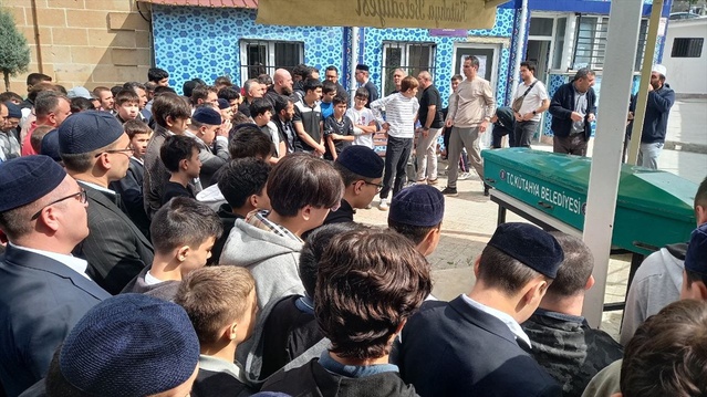 Kütahya'da kazada ölen 14 yaşındaki öğrenci, 150 kişilik grupla kabri başında anıldı