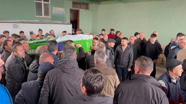 Bartın'da tırla çarpışan minibüste yaralanan 23 yaşındaki kişi Karabük'te defnedildi