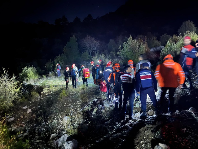 Isparta Sütçüler'de mahsur 13 kişiden 3'ü kurtarıldı, 1 kişinin naaşına ulaşıldı