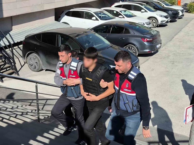Eskişehir'de amcasını silahla vuran 15 yaşındaki çocuk cezaevine gönderildi