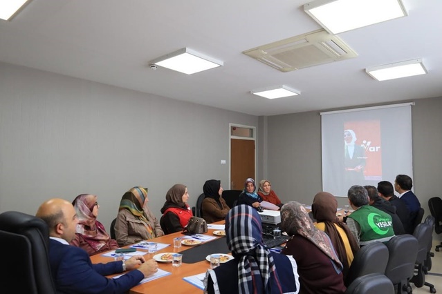 Erzincan'da esnaf ve muhtar temsilcilerine İyilik Var Projesi anlatıldı