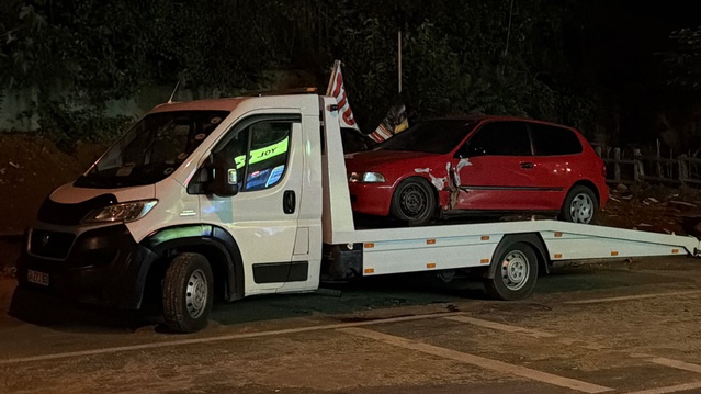Sarıyer'de kontrolden çıkan otomobil 6 araca çarptı, 1'i ağır 3 kişi yaralandı