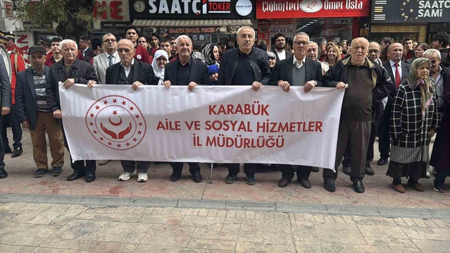Karabük'te gençler yaşlıların elini öptü, İl Müdürü Çift huzurevi konusunu açtı