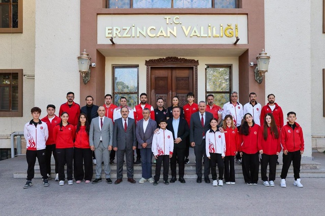 Erzincan Valisi Aydoğdu, dereceye giren sporcuları valilikte ağırladı
