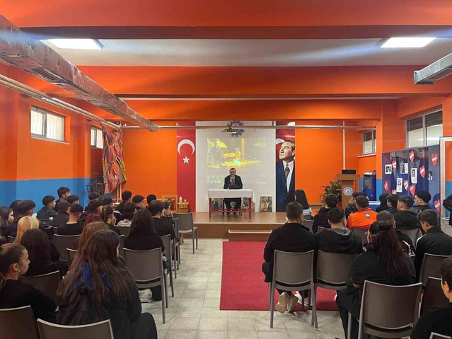 Muğla İl Vaizi Çakır, MESEM öğrencilerine camilerin toplumdaki işlevini anlattı