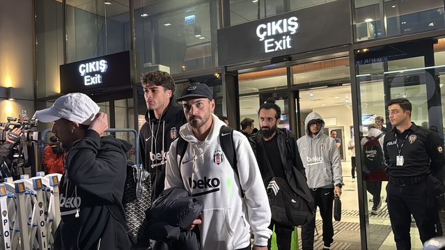 Beşiktaş kafilesi Trabzonspor maçı için Trabzon'a gelip kamp oteline geçti