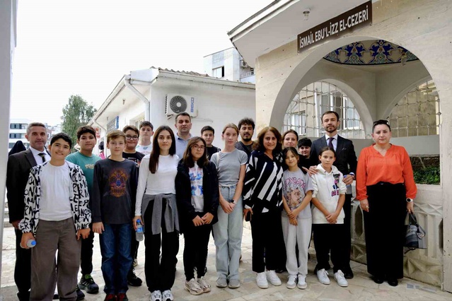 İstanbullu öğrenciler Cizre'de dengbej dinletisini ilgiyle takip etti