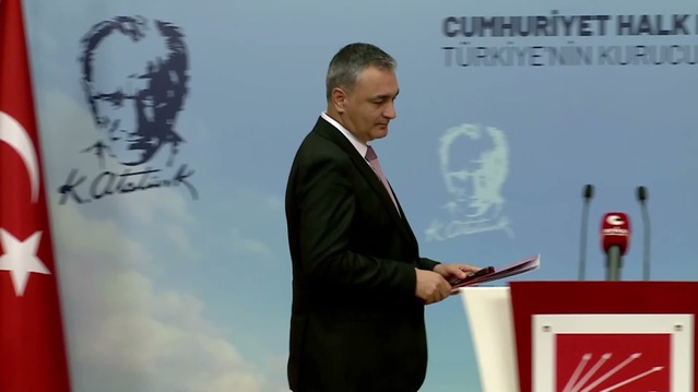 CHP'li Sarı, Tugay'ın AK Parti'ye geçişine tepki gösterdi; İzmir'den özür istedi.