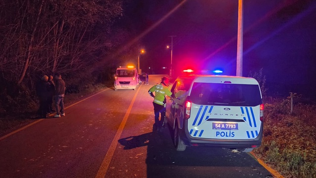 Sakarya Akyazı'da otomobille çarpışan 77 yaşındaki motosiklet sürücüsü hayatını kaybetti