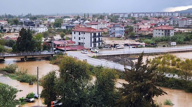 Dalaman'da Tersakan Çayı taştı, eski Fethiye yolu kapandı, evleri su bastı