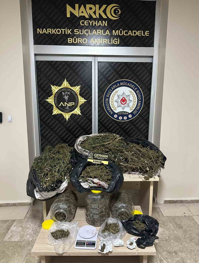 Ceyhan'da uyuşturucu operasyonunda 8 kilo 562 gram esrar ele geçirildi