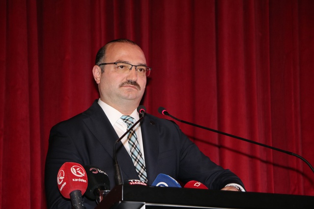 Erzurum'da düzenlenen törende yaklaşık 2 bin bilirkişi adayı yemin etti