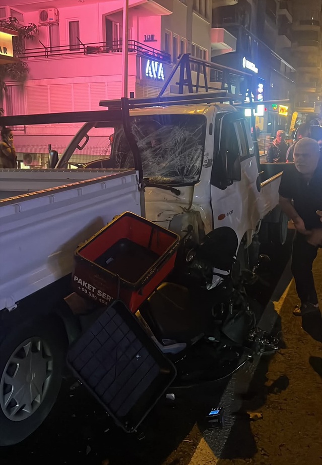 Antalya Alanya'da motosiklet sürücüsü kazada öldü, kamyonet sürücüsü yakalandı