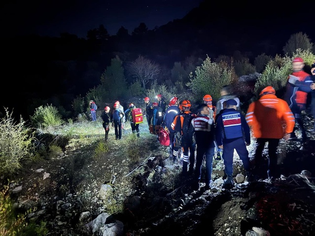 Sütçüler'deki Yazılı Kanyon'da mahsur kalan İHH ekibinden 3 kişiye ulaşıldı, 10 kişinin durumu iyi