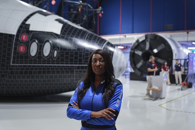 Blue Origin astronotu Aisha Bowe, İzmir'de öğrencilerle uzay deneyimini paylaştı