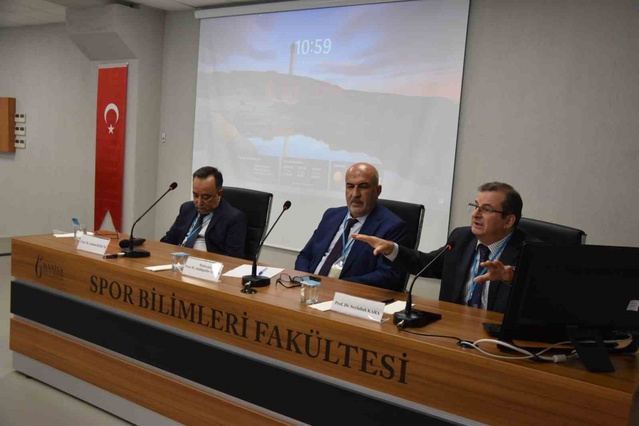 Manisa'da uluslararası din ve hayat sempozyumu MCBÜ İlahiyat'ta başladı