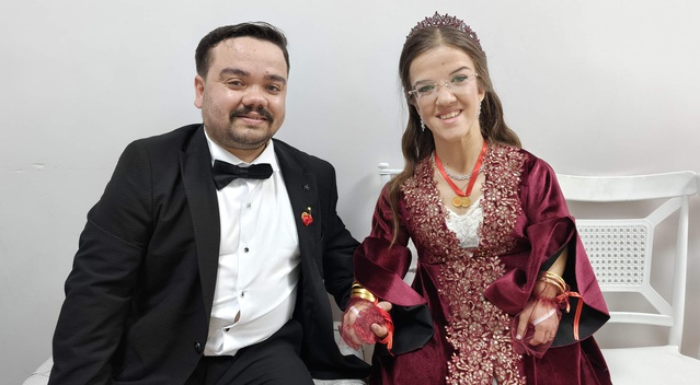 Tekirdağ'da akondroplazi hastası çift dünyaevine girdi: Damat masaya çıkıp oynadı