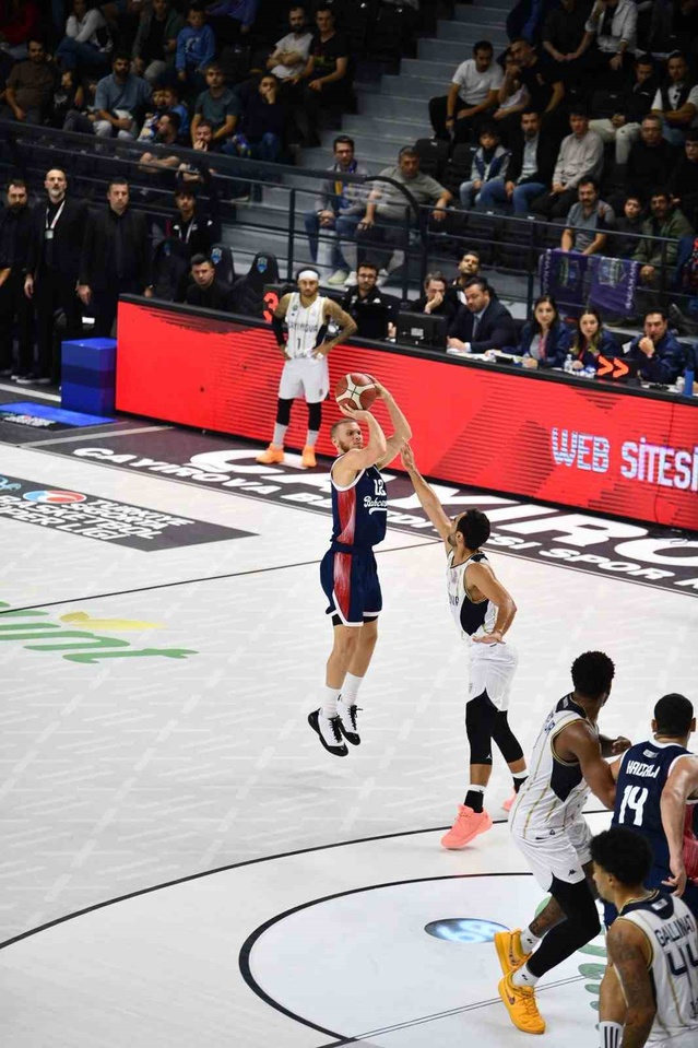 Bahçeşehir Koleji, deplasmanda Çayırova Belediyesi'ni 84-76 mağlup etti