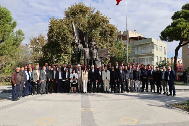 Söke'de Muhtarlar Günü dolayısıyla Cumhuriyet Meydanı'nda tören düzenlendi