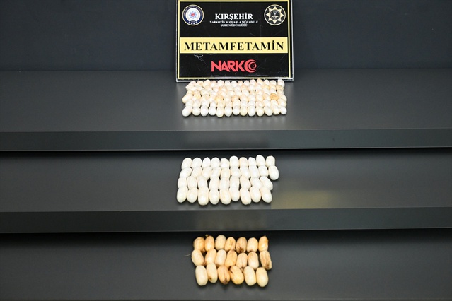 Kırşehir'de 137 kapsül, 1 kilo 157 gram uyuşturucu ile 3 yabancı uyruklu tutuklandı