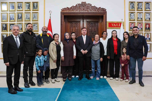 Erzincan Valisi Aydoğdu, Kureyşli Sarıkaya köyü sakinlerini makamında ağırladı
