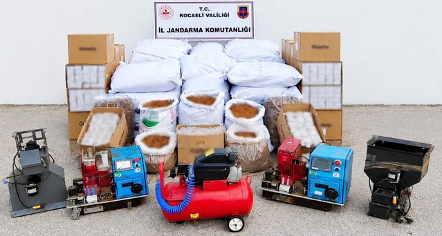 Kocaeli Körfez'de jandarma, 2 milyon 450 bin liralık kaçak tütün ve makaron ele geçirdi