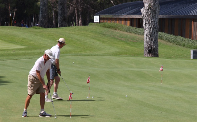 Türkiye'de 125 bin golfçü Türk turizmine 190-200 milyon avroya yakın katkı sağlıyor