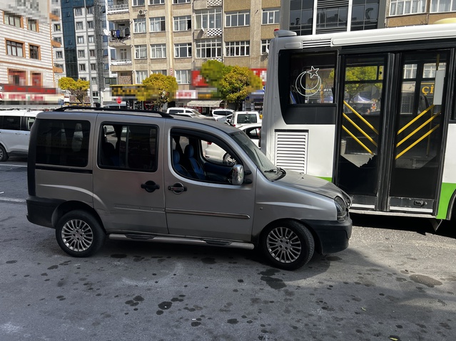Kayseri'de akrabasını bıçaklayan B.C. kaçarken otobüse çarptı; M.A. ve B.C. yaralandı