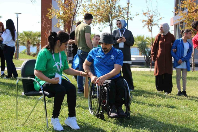 Kasapoğlu, Çanakkale'de 30 serebral palsili gencin aileleriyle buluştuğunu açıkladı