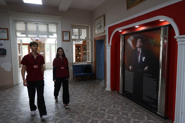 Edirne'de 133 yıllık binada 1. Murat Anadolu Lisesi öğrencileri eğitim görüyor