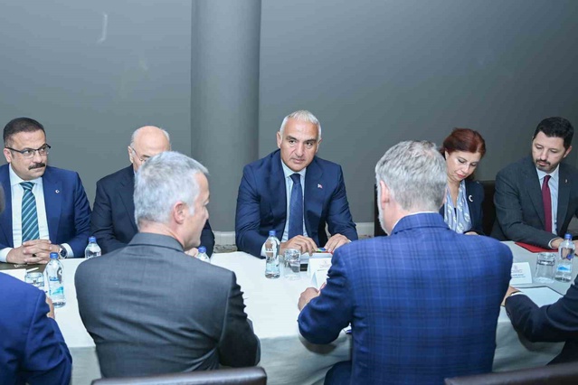 Bakan Ersoy ve İtalya Kültür Bakanı Giuli Pamukkale'de kültürel mirası değerlendirdi