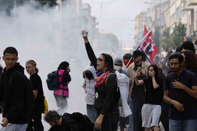 Fransa'da lise eylemleri büyüdü, en az 600 kişi gözaltına alındı