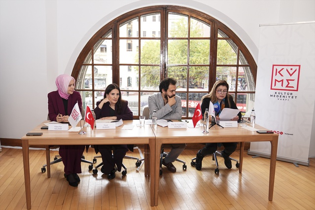 Bağımsız kültür sanat yayınlarının ekonomik güçlükleri Karaköy'de masaya yatırıldı