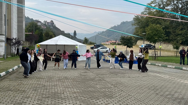 Giresun Üniversitesinde balık şenliği palamut ikramı ve horonla renklendi