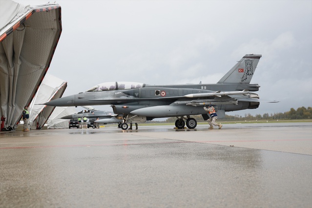 Letonya Savunma Bakanı Melnis, Türk F-16'ları dolayısıyla Türkiye'ye teşekkür etti