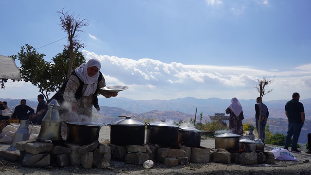 Şırnak Balveren'de yaklaşık 3 asırlık mezarlık ziyareti 5 bin kişiyi ağırladı