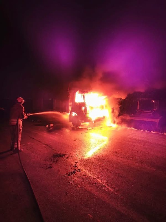 Hatay Kumlu'da araç yangını itfaiyeyle kontrol altına alındı, can kaybı yok