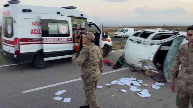 Ağrı'nın Patnos ilçesinde takla atan araçtaki 7 kişiden 1'i ağır yaralandı