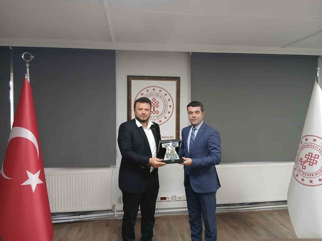 Uşak'ta turizm için buluşan TÜRSAB heyeti, Rektör Ahmet Demir'i de ziyaret etti
