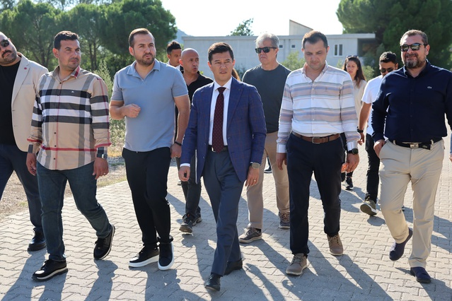 Marmaris Belediye Başkanı Ünlü, Hisarönü'nde vatandaşların imar taleplerini dinledi