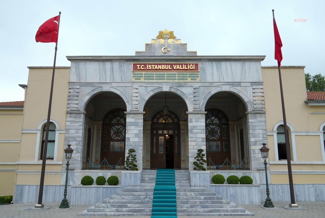 Avcılar'da mahalle bekçisi, kendisini darp eden veliyi ayağından vurdu