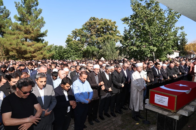 Afyonkarahisar Vali Yardımcısı İhsan Ayrancı Amasya'da toprağa verildi