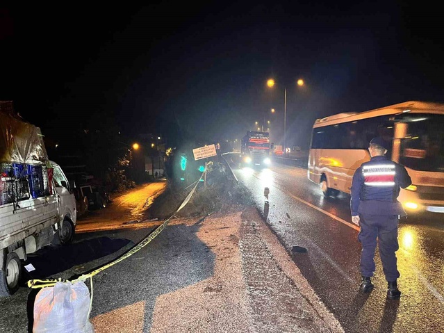 Bilecik'te karşıya geçmeye çalışan 85 yaşındaki adam otomobilin çarpmasıyla öldü